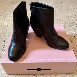 Bandolino Black Leather Booties